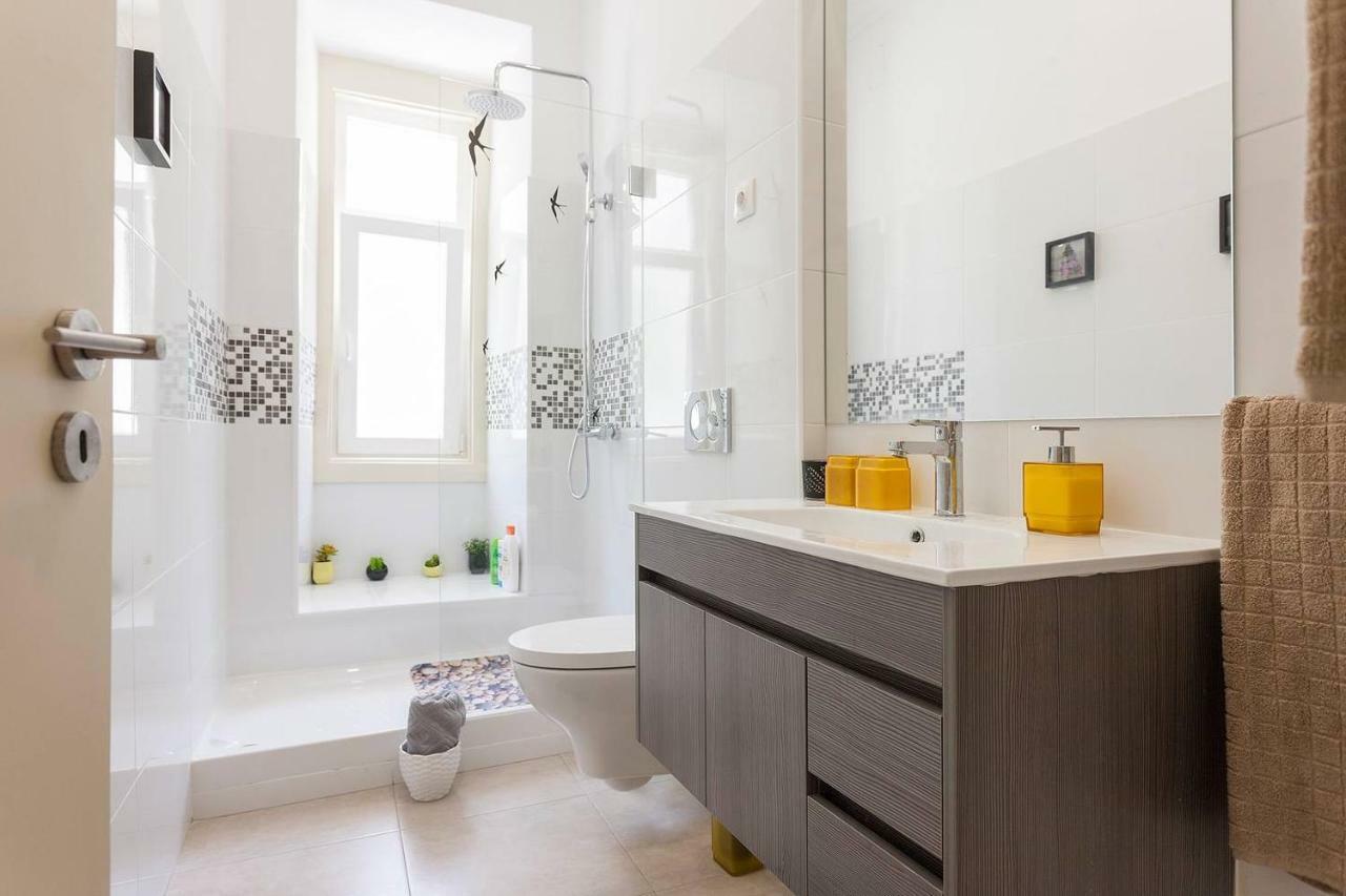 Sunny Orange Garden In Apartment Lisbon