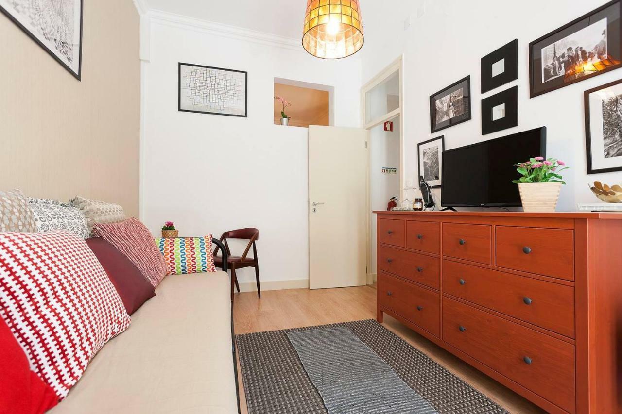Sunny Orange Garden In Apartment Lisbon