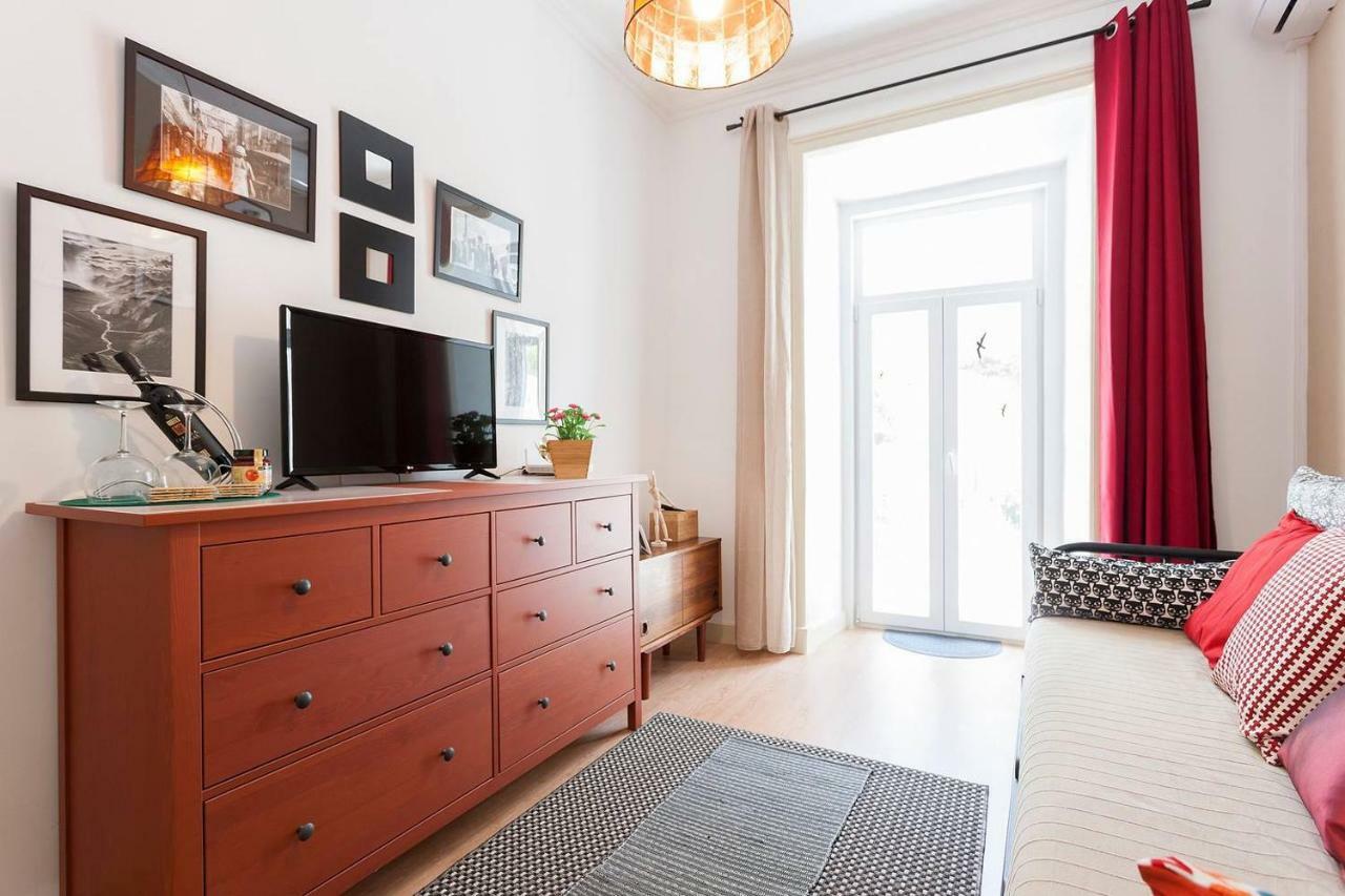Sunny Orange Garden In Apartment Lisbon